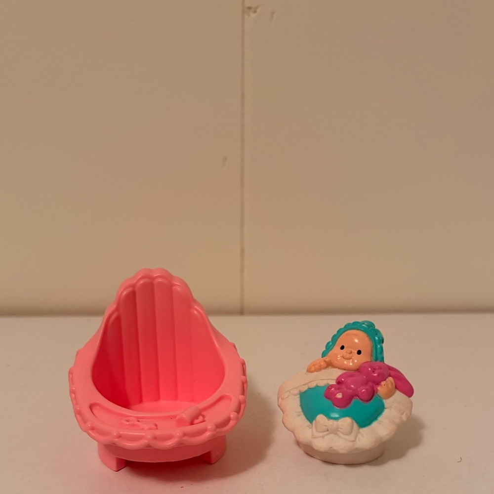 Fisher-Price Little People vintage Baby & a high chair